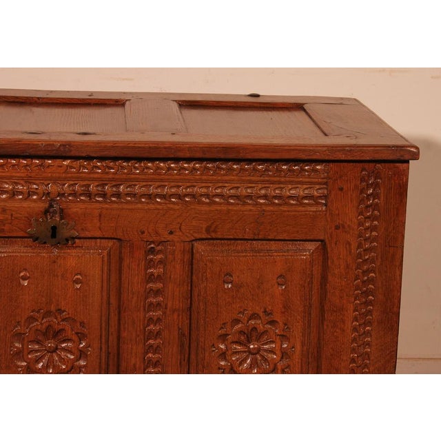 superb French Renaissance oak chest from the 17th century Very beautiful paneled chest with beautiful sculptural work on...