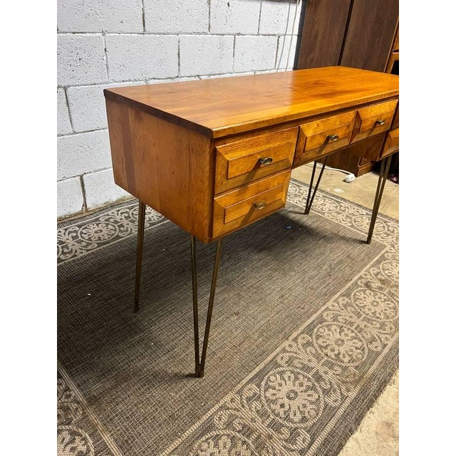 Mid-Century Modern Floating Desk by Aristo-Bilt Furniture. For Sale In Washington DC - Image 6 of 13