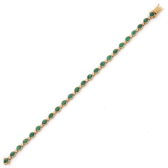 18k Yellow Gold 13.5cts Emerald and Diamond Tennis Bracelet For Sale - Image 4 of 9