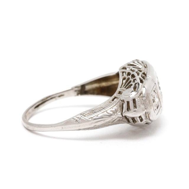 Stones: diamonds, 3 stones transitional cut 2.75 - 3.25 mm approximately .30 total carats G-H color, SI1-2 clarity Please...