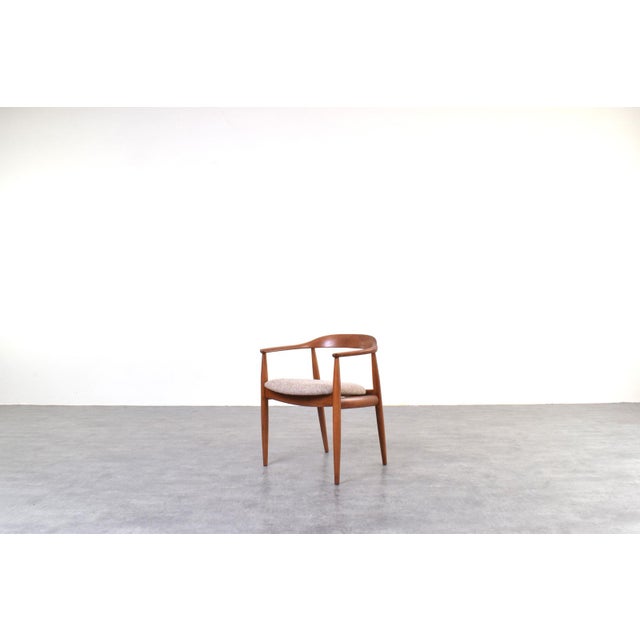 The armchair designed by Illum Wikkelsø for Niels Eilersen is a classic example of 1960s Danish design, where form and...