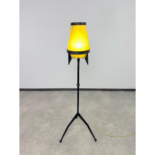 Mid-century modern Brutalist Scoubidou floor lamp, dating from the 1940s to the 1960s. This distinctive lighting piece...