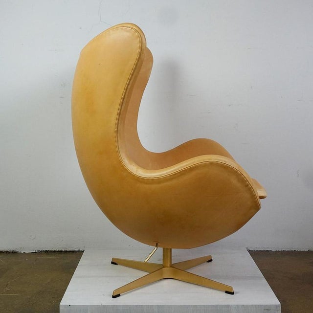 Leather Egg Chair by Arne Jacobsen for Fritz Hansen, 2018 For Sale - Image 9 of 16