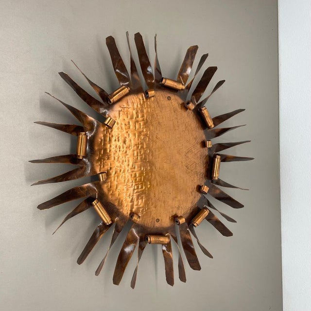 Large Copper Sunburst Theatre Wall Light in the style of Stilnovo, Italy, 1950s For Sale - Image 3 of 18