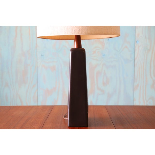 1960s 1960s Gordon and Jane Martz M242 Lamp for Marshall Studios Matte Black Tan Incised 33.75" For Sale - Image 5 of 13