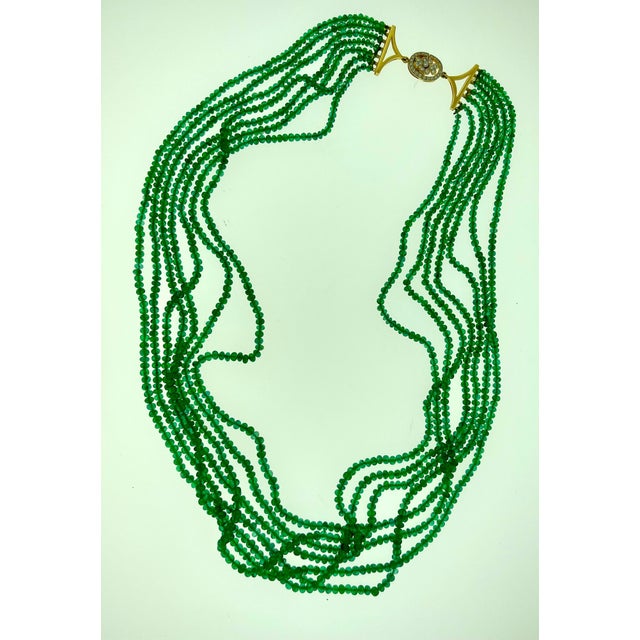 200 Carat Emerald Beads 7 Line Necklace with Diamond Clasp 18 Karat Yellow Gold For Sale - Image 4 of 18