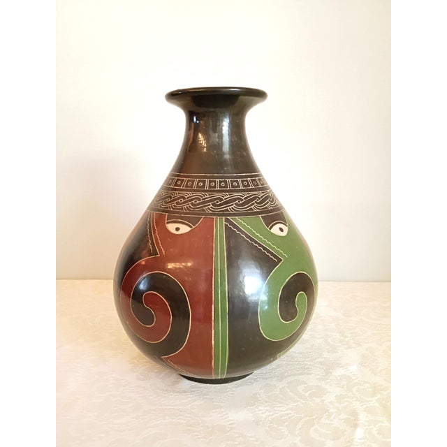 2000 - 2009 Vintage Signed Teodulo Potosme Nicaragua Art Pottery Vase San Juan De Oriente Hand Etched Sgraffito Vessel Global Tribal Accent For Sale - Image 5 of 10