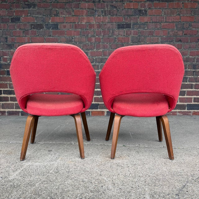 Pair of Eero Saarinen for Knoll Executive Armchairs With Walnut Legs For Sale In Cleveland - Image 6 of 12