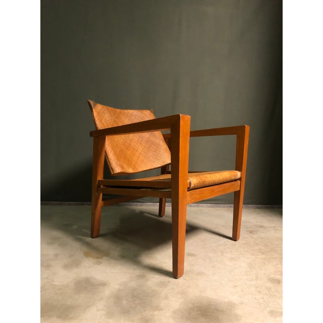 Superb modernist armchair, attributed to Jean Michel Frank, in wood and woven straw. Height: 71cm. Seat height: 36cm.