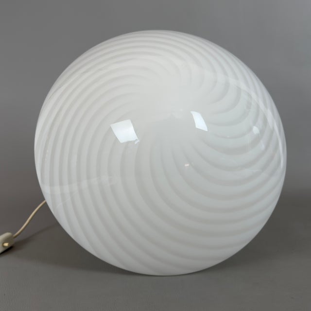 White Space Age Swirl Murano Glass Mushroom Table Lamp from Gambaro Poggi, 1970s For Sale - Image 8 of 13