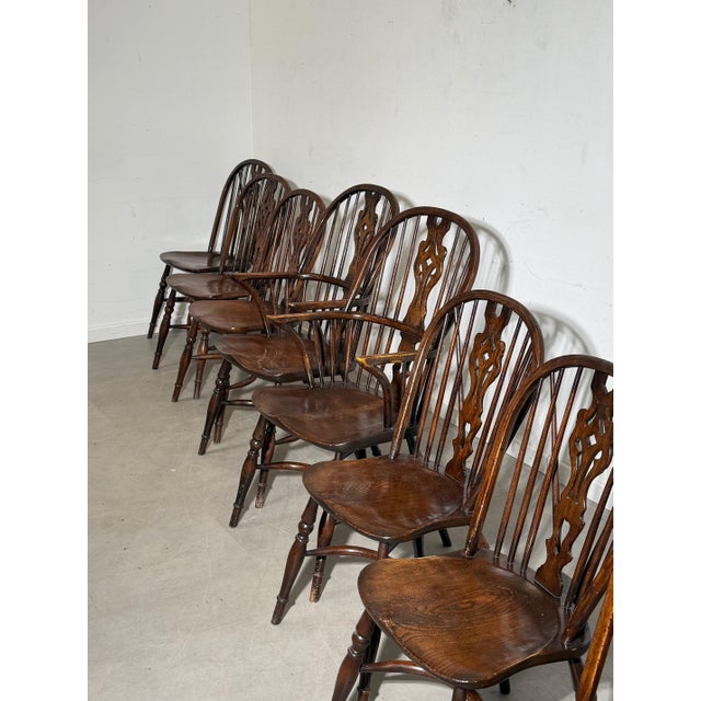 Beautiful set of 8 antique Windsor chairs in solid wood, featuring the iconic spindle backs and elegantly shaped central...