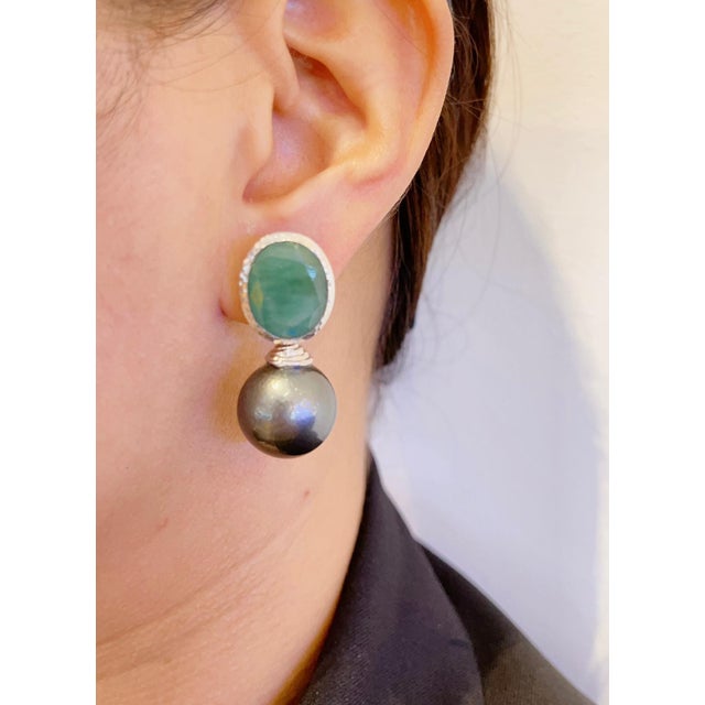 Early 21st Century Bochic "Capri" Vintage Tahiti South Sea Pearl & Emerald Earrings 18K Gold & Silver For Sale - Image 5 of 18