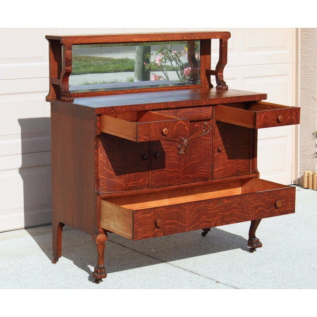 Antique Victorian Quarter-Sawn Tiger Oak Buffet Sideboard With Beveled Mirror and Lion Paw Feet on Casters For Sale In Naples, FL - Image 6 of 18