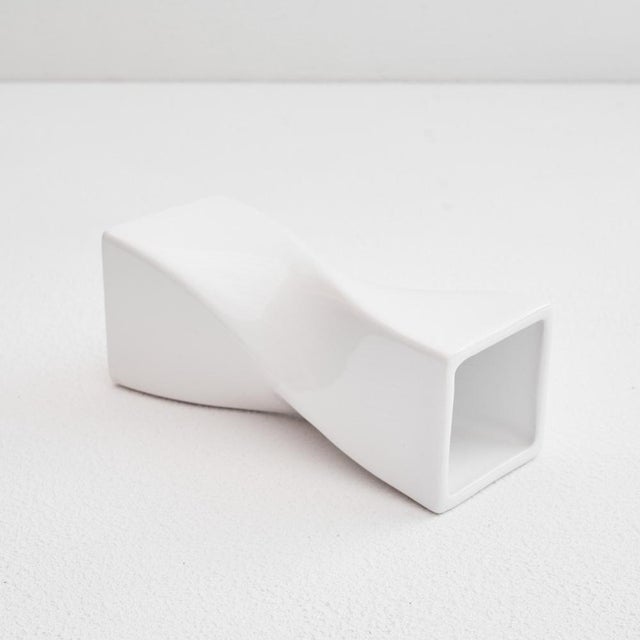 Twisted Vase in White Glazed Ceramic, 1980s For Sale - Image 6 of 9