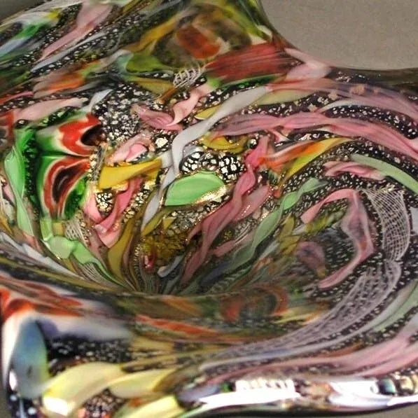 This large murano glass Tutti Frutti bowl was designed during the 1950s by Dino Martens and manufactured by Fratelli Toso...