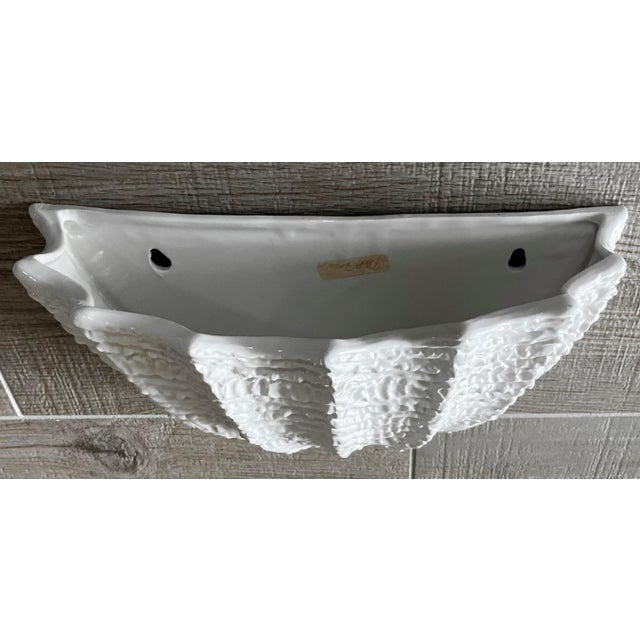 1980s Circa 1980 Palm Beach Chic Italian Creamware Shell-Shaped Wall Pocket in the Manner of Mario Bellini For Sale - Image 5 of 18