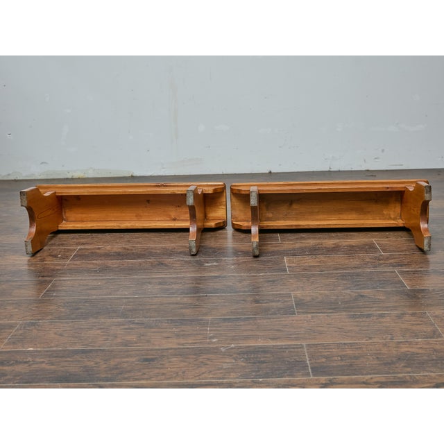 Pair of Rustic American Pine Benches, Circa 1920 – Farmhouse Entryway Seating For Sale - Image 9 of 11