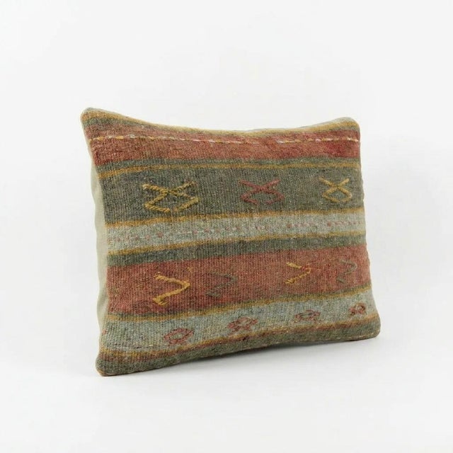 This beautiful 16'' x 24'' hand-woven Kilim pillow cover was made from an authentic Turkish kilim. The traditional flat-...