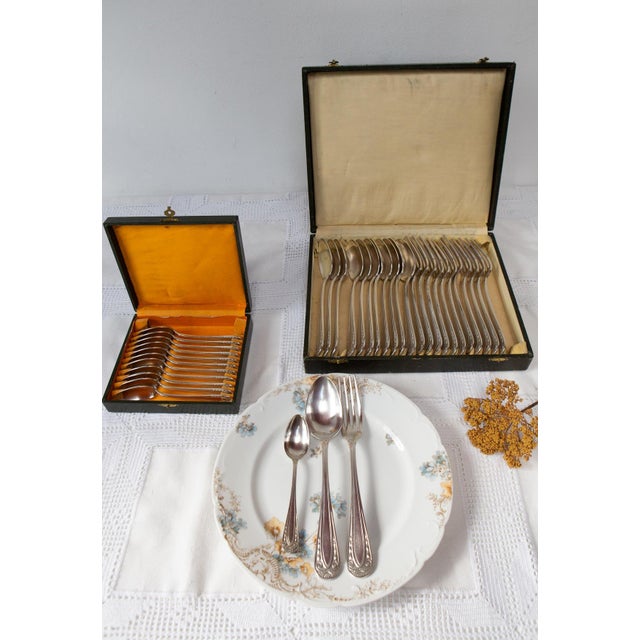 1930s French Art Deco Cutlery Service for 12 with T C Initials from Apollo, 1930s, Set of 38 For Sale - Image 5 of 11