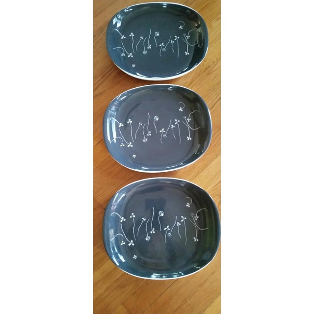 Russel Wright for Harker Mid-Century White Clover Serving Platters Dishes - Set of 3 For Sale - Image 13 of 13