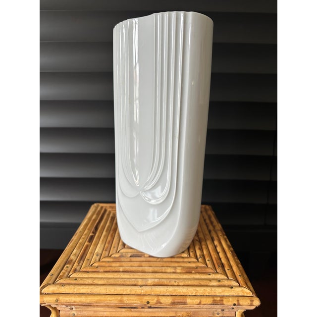 Vintage 1970’s Art Deco Revival Porcelain Vase in Warm White by Hutschenreuther For Sale In Los Angeles - Image 6 of 9