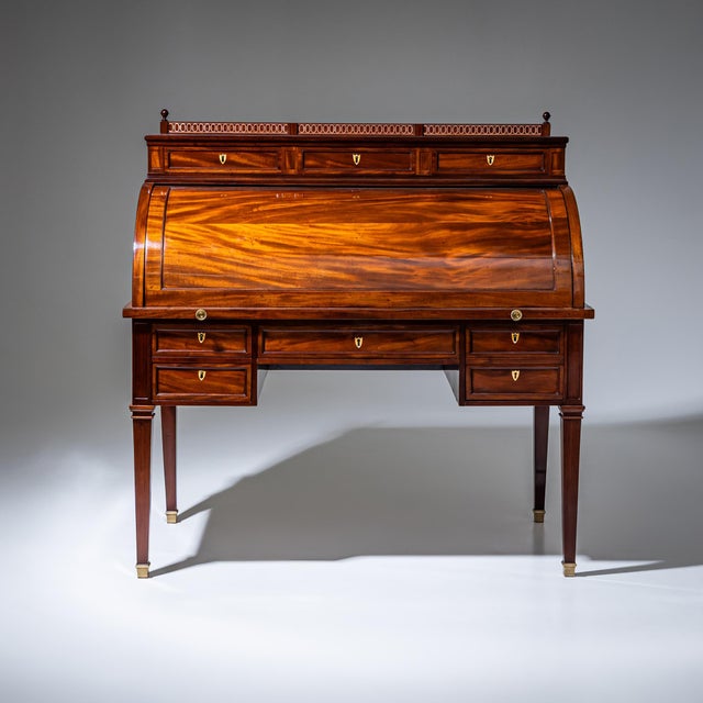 Louis XVI Roll-Top Desk in Mahogany, 1800s For Sale - Image 6 of 14
