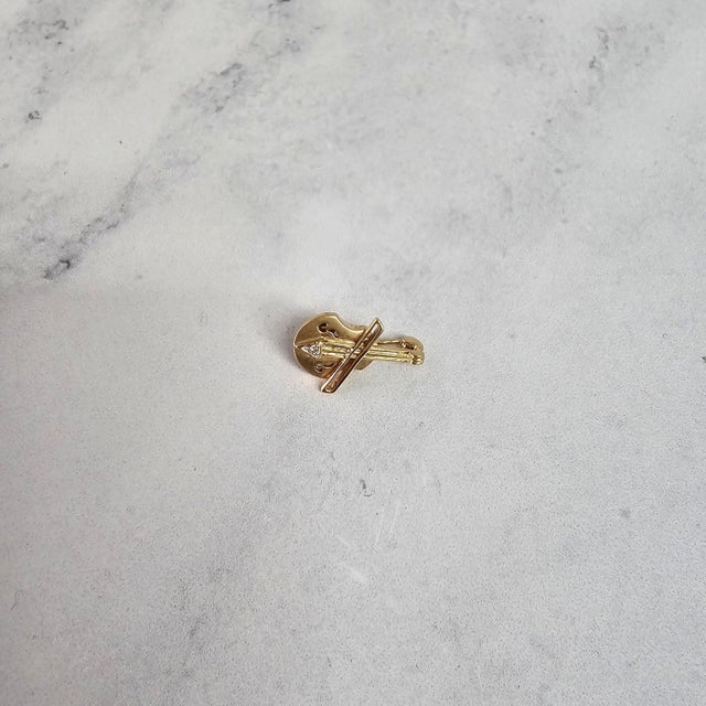 Vintage Diamond Violin Brooch 14k Yellow Gold For Sale - Image 4 of 4