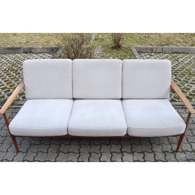 Mid-Century Walnut Sofa from Knoll Antimott, 1960s For Sale - Image 10 of 17