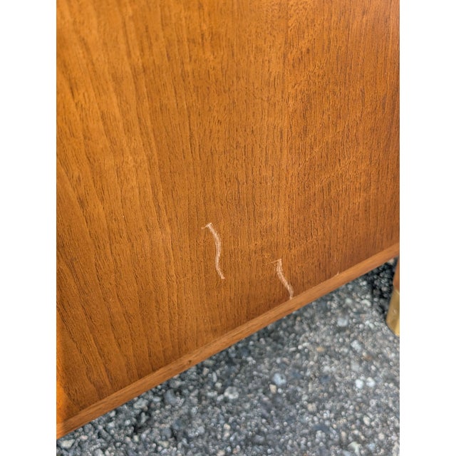 Drexel Cascade Vintage Mid Century Modern Walnut Finish 5 Drawer Chest Dresser For Sale - Image 11 of 13