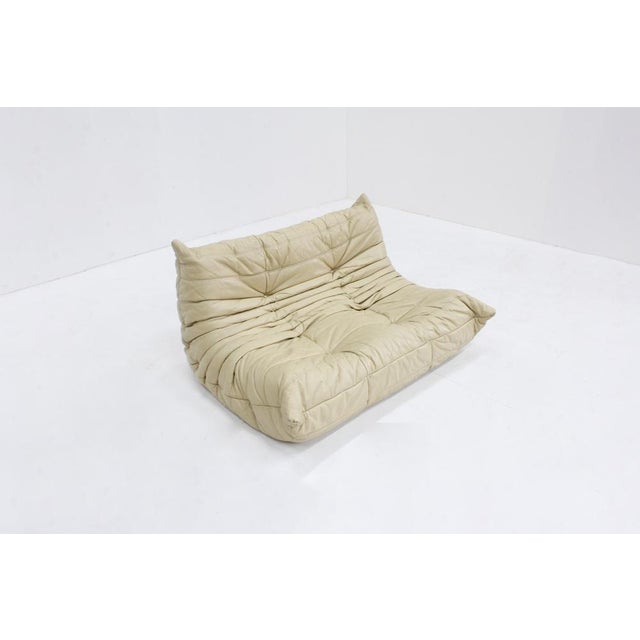 Cream Vintage Togo 2-Seater Sofa in Leather by Michel Ducaroy for Ligne Roset, 1990s For Sale - Image 8 of 9