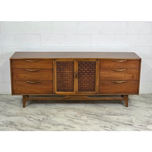 Lane Furniture Mid 20th Century Lane Perception MCM 9 Drawer Dresser. For Sale - Image 4 of 6