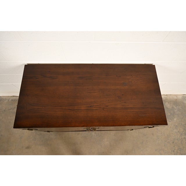1980s Henredon Mid-Century Hollywood Regency Campaign Oak and Brass Buffet Server or Bar Cabinet For Sale - Image 5 of 17