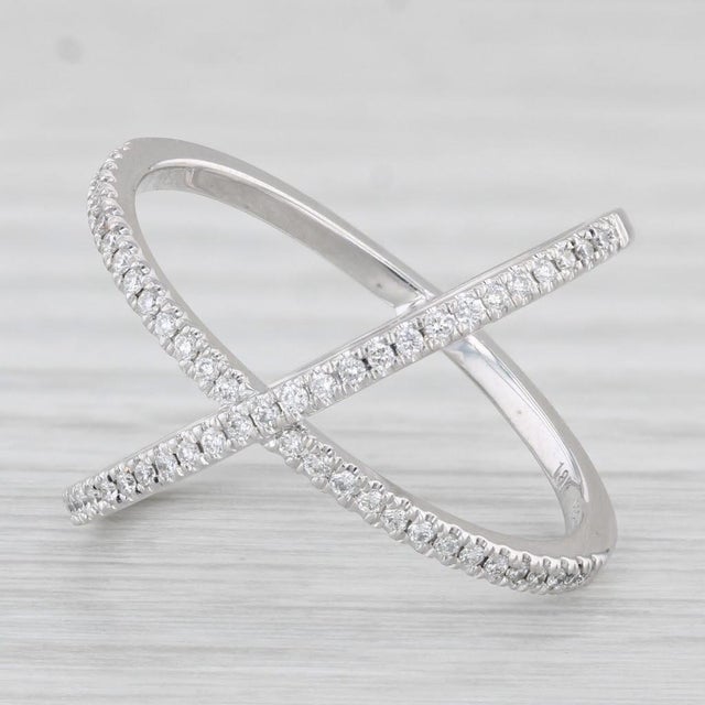Gemstone Information: - Natural Diamonds - Total Carats - 0.30ctw Cut - Round Brilliant Color - F - G Clarity - VS2 - SI1...