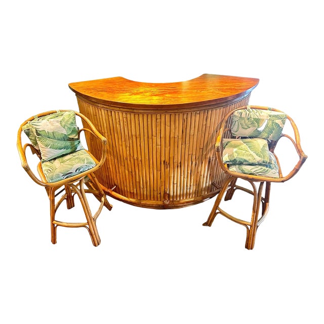 1940s Brown Bamboo English Colonial Cocktail Bar Table With 2 Chairs - Set of 3 For Sale