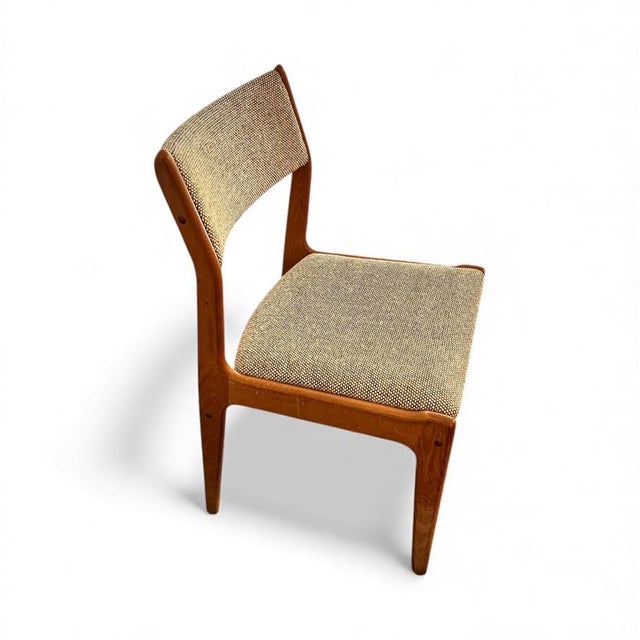Mid-Century Modern 1960s Pair of Mid-Century Modern Teak Dining Chairs For Sale - Image 3 of 8