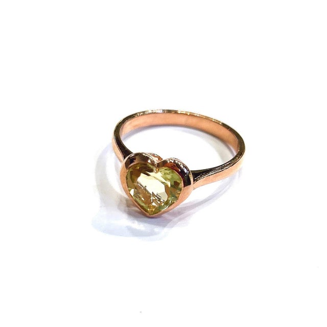 Bochic “Capri” Green Amethyst Heart Shape Ring Set In 18K Gold & Silver For Sale - Image 4 of 6