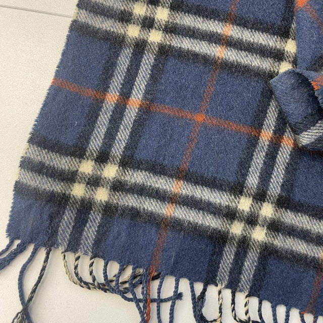 Late 20th Century Late 20th Century Burberrys Navy Blue Plaid 100% Cashmere Scarf For Sale - Image 5 of 8