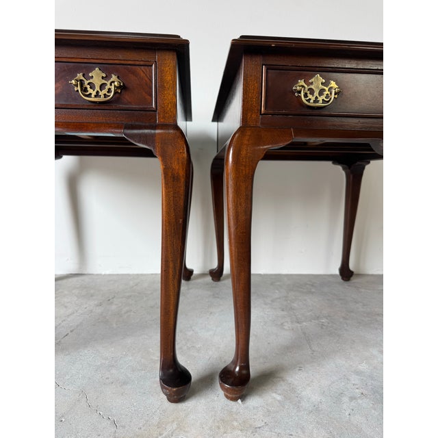 Beautiful vintage pair of Drexel Queen Anne–style nightstands crafted in solid mahogany. These classic bedside tables...