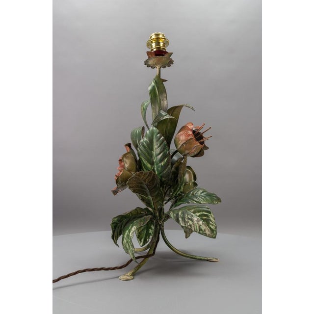 Metal Hollywood Regency Style Green and Red Painted Toleware Flower Table Lamp, 1970s For Sale - Image 7 of 18