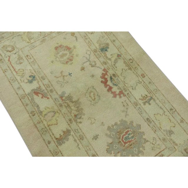 Turkish Oushak Rug Modern Beige Multicolor Handwoven Rug 3'1" X 5' This elegant modern Turkish Oushak rug, measuring 3'1"...