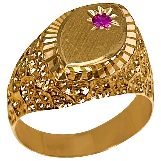 Gold and Ruby 14 Karat Yellow Gold Ring Vintage Unisex For Sale - Image 15 of 18