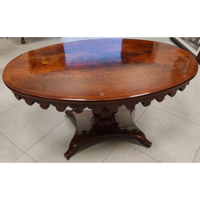 Extremely rare oval William IV table in solid mahogany, dating back to the 1830s, Regency-Victorian transition. This type...