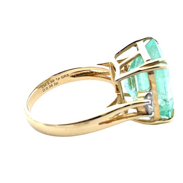 Early 21st Century 18k Heavy Yellow Gold Ring With 9.66 Carat GRS Certified Emerald and Diamonds, Size 7.75 For Sale - Image 5 of 9