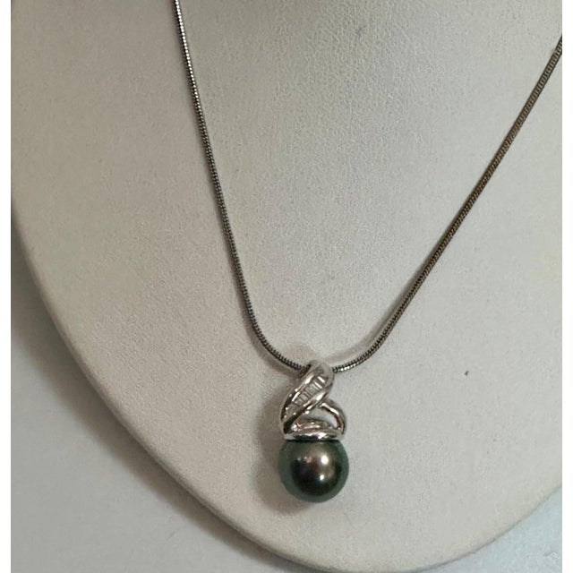 Black Tahitian Pearl & Diamond 14 Kt White Gold Pendant + Chain For Sale - Image 11 of 18