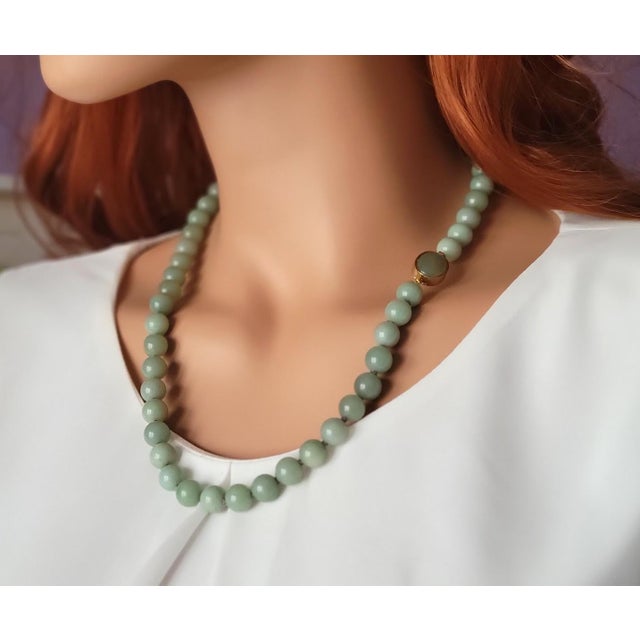 1980s 1980s New Zealand Green Inanga Nephrite Necklace, Māori Pounamu Nephrite For Sale - Image 5 of 11