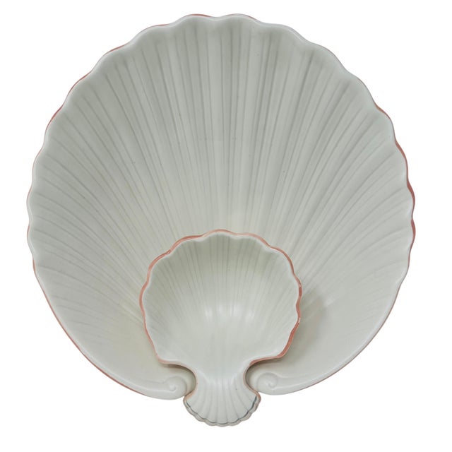 Add a touch of coastal elegance to your next gathering with this beautiful vintage Fitz & Floyd one-piece chip and dip...