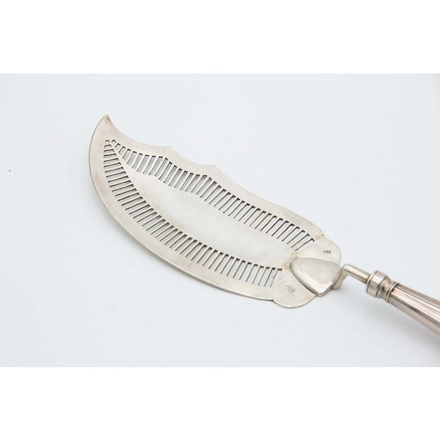 Silver Spatula for Serving Cakes and Desserts For Sale - Image 3 of 4