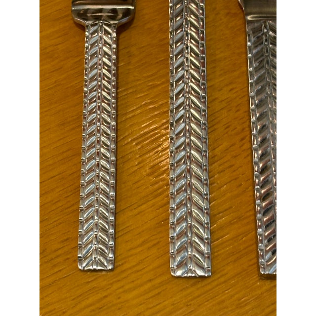 Modern 1990s Joseph Abboud Service for Ten- 50 Pieces For Sale - Image 3 of 6