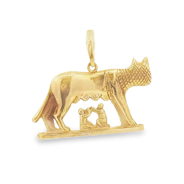 An 18k gold charm depicting a Romulus and Remus with the she-wolf. The bottom is stamped 750 for 18k gold. In good condition.