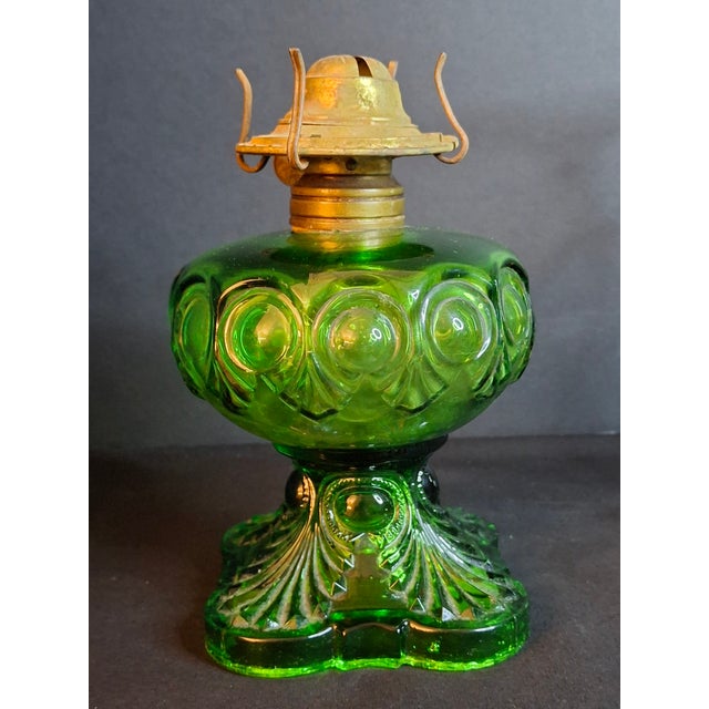 Vintage Hollywood Regency l.e. Smith Emerald Green Moon & Star Glass Finger Oil Lamp Brass Burner Chimney For Sale - Image 14 of 18